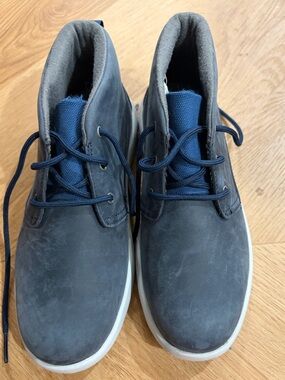 UGG KIDS Navy and White Chukka Boots SIZE 2Y/EU 33.5